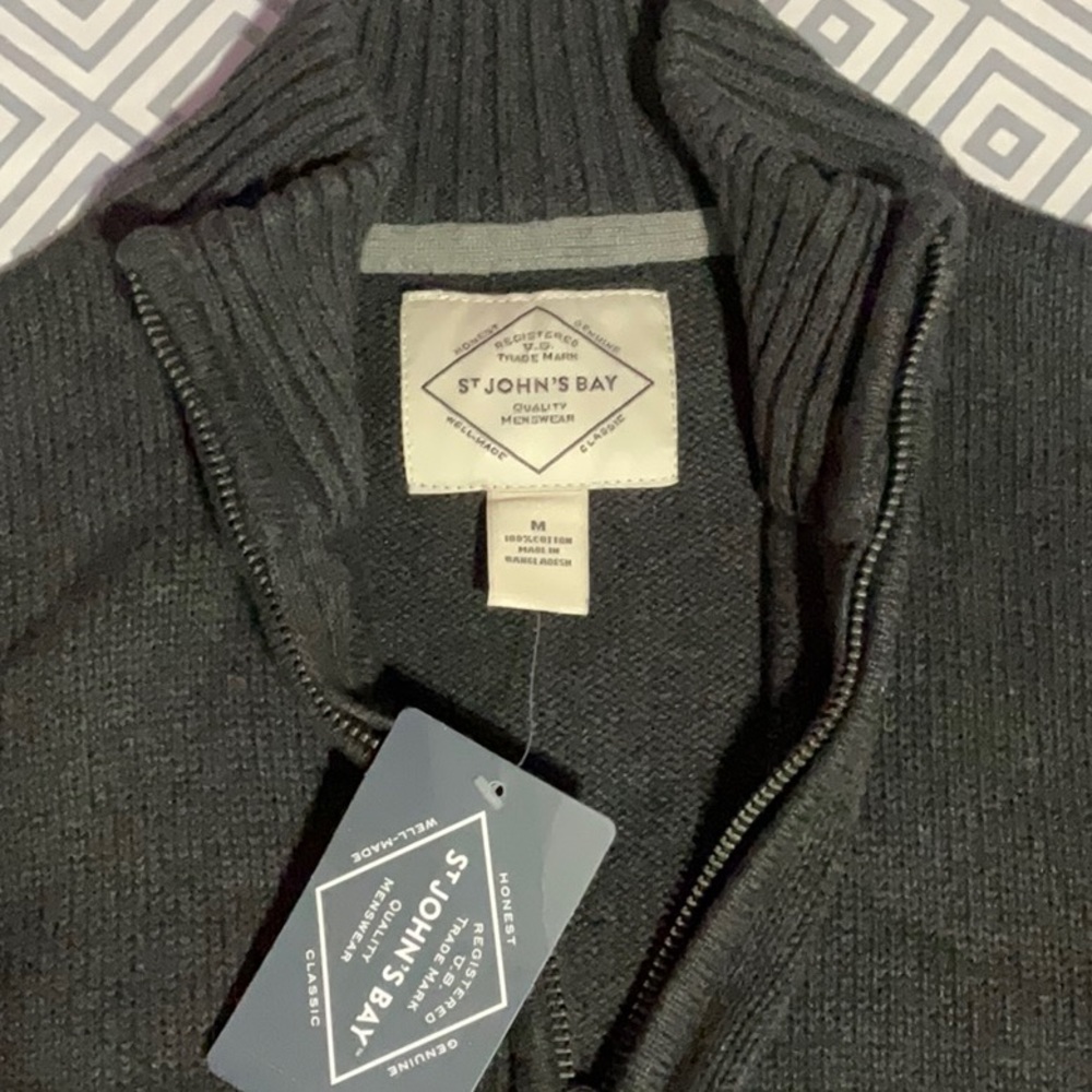 This is a St Jonh’s Bay jacket. The color is “dark charcoal htr”, size medium.